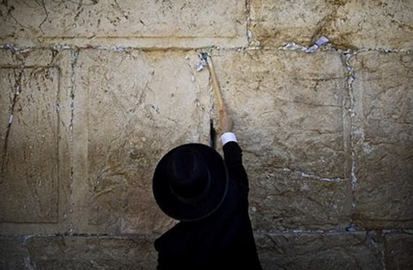 Kotel notes 465 for gallery AP 2