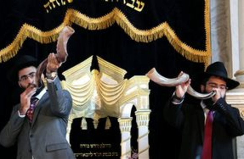 Budapest synague shofar blowing 311 (photo credit: AP Photo/MTI, Balazs Mohai)