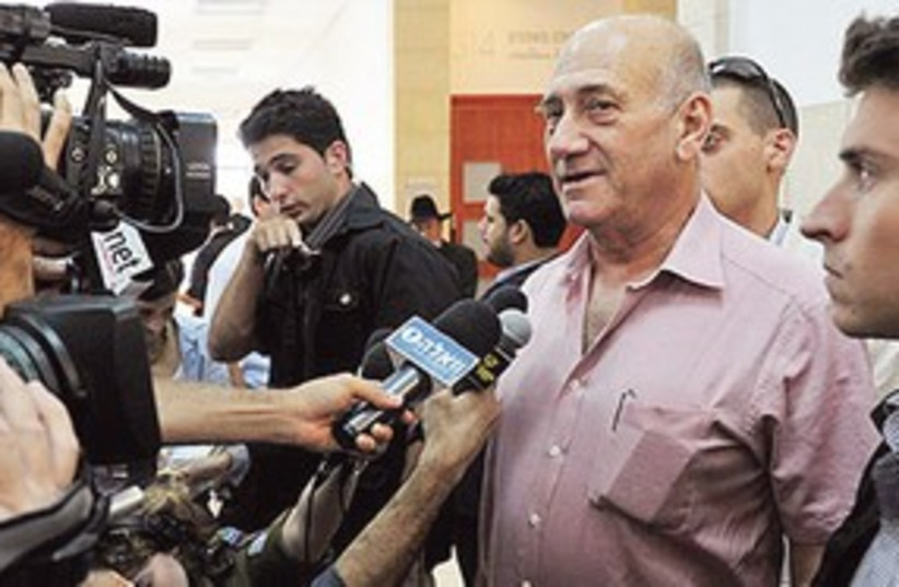 Ehud Olmert 311 (photo credit: Pool/Yediot Aharonot)