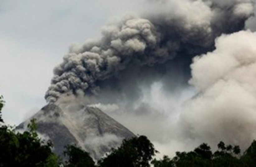 Volcano Indonesia again 311 AP (photo credit: AP)