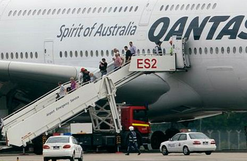 Qantas emergency landing in Singapore