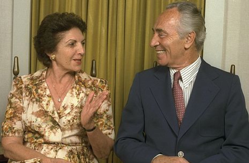 Sonia Peres and Shimon Peres.