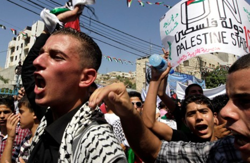 Palestinians rallying for statehood in Hebron GAL (credit: REUTERS/Ammar Awad)