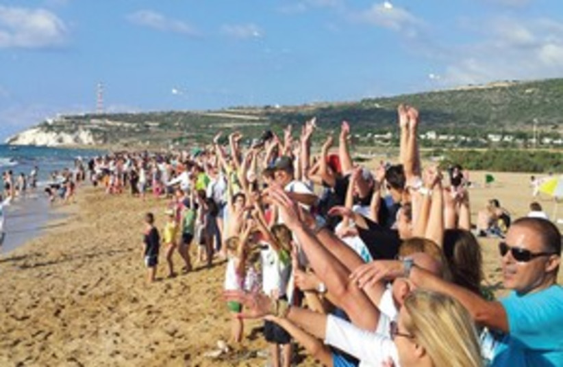 Betzet Beach protest (photo credit: Dov Greenblatt/SPNI)