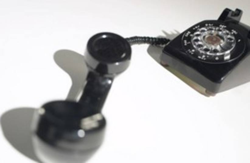 Telephone 311 (credit: Thinkstock/Imagebank)