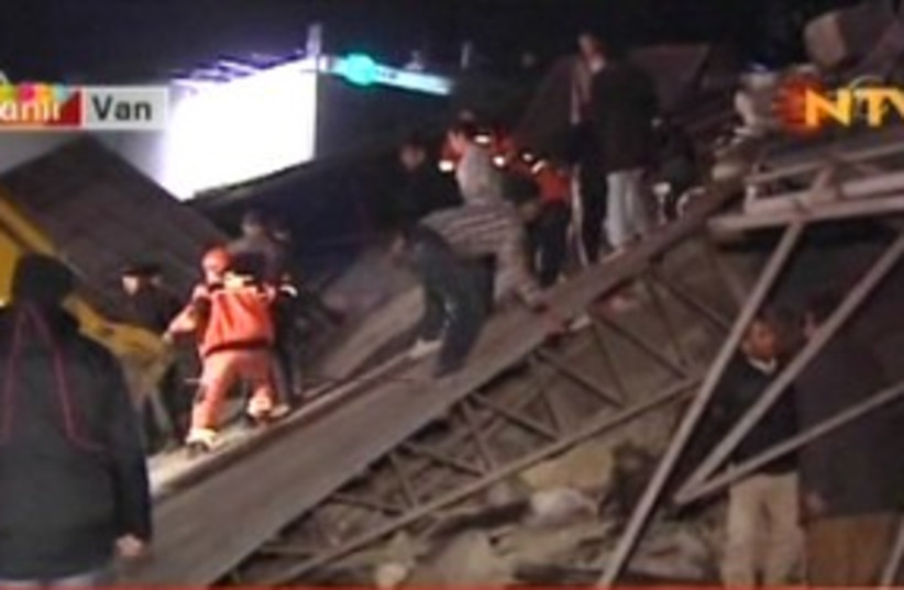 Rescue workers after earthquake in Turkey 311 (photo credit: Channel 10)