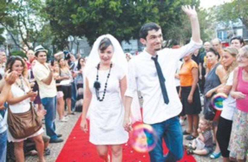 Alternative wedding, Tel Aviv_311 (photo credit: Reuters)