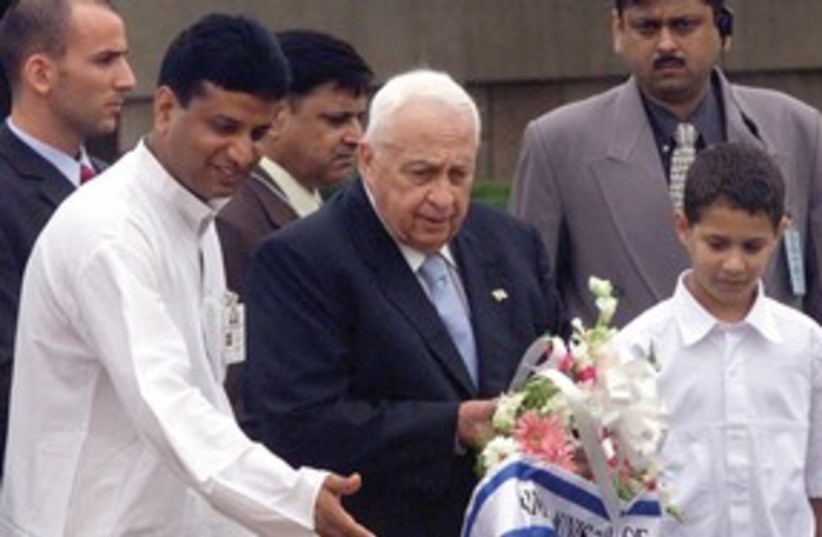 Ariel Sharon places a wreath for Mahatma Gandhi 311 (photo credit: Reuters)
