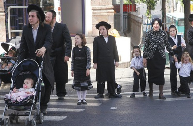 Haredi family 521 (photo credit: Marc Israel Sellem)