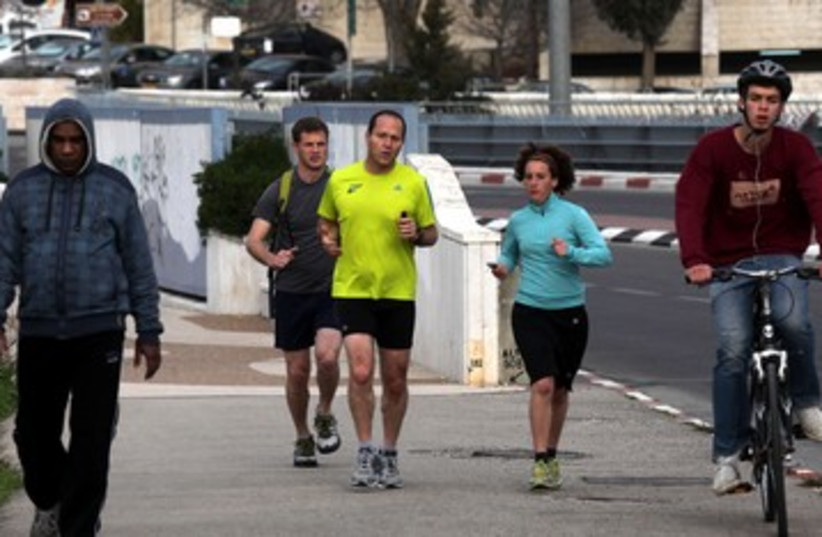 Melanie Lidman, Nir Barkat running 150 (photo credit: Marc Israel Sellem)
