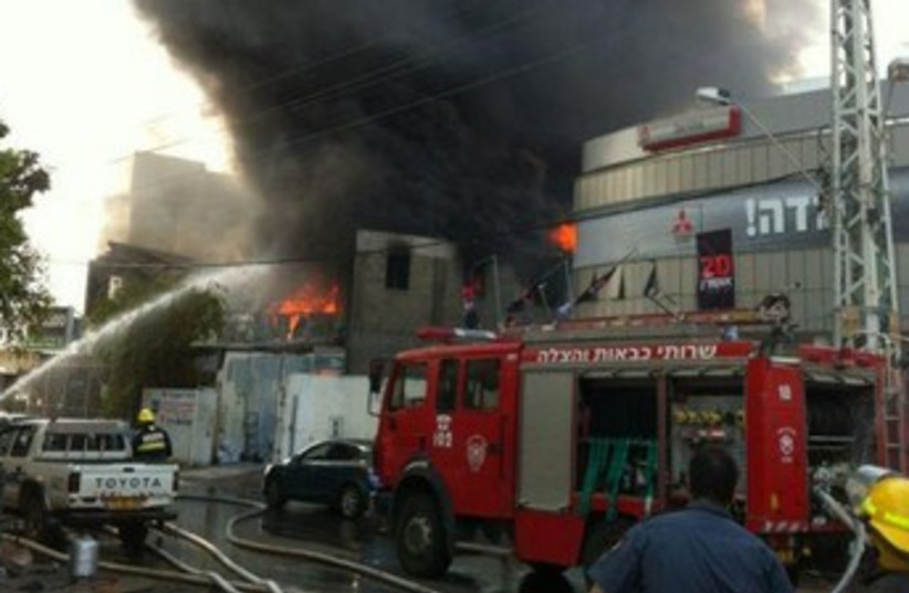 Fire at Ra'anana factory 370 (photo credit: Courtesy / Israel Police)