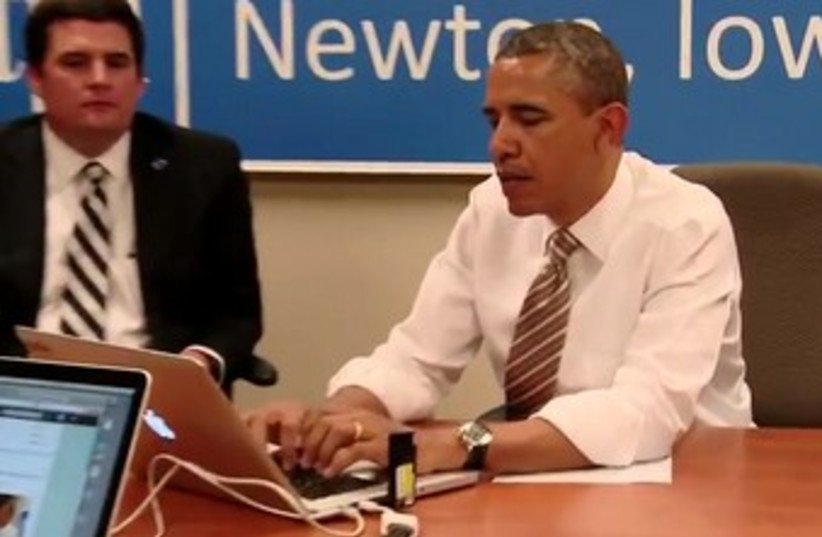 Barack Obama Tweeting at computer 370 (photo credit: YouTube Screenshot)