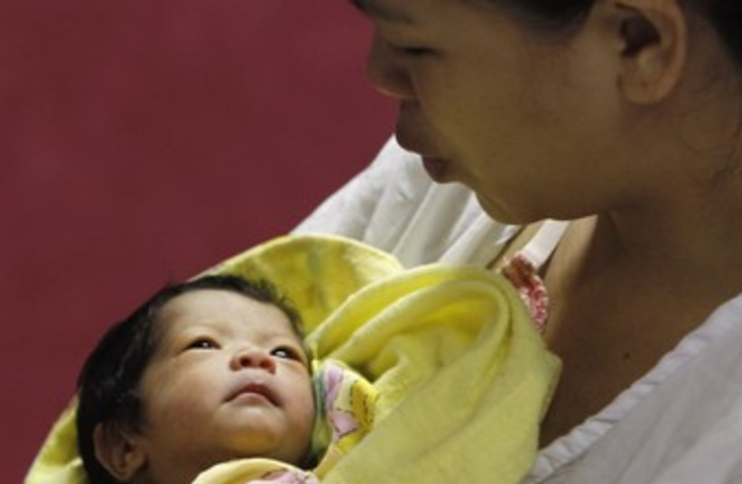Mother and Baby (photo credit: REUTERS/Erik de Castro)