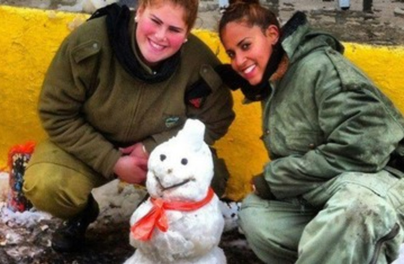 IDF soldiers and snowman 390