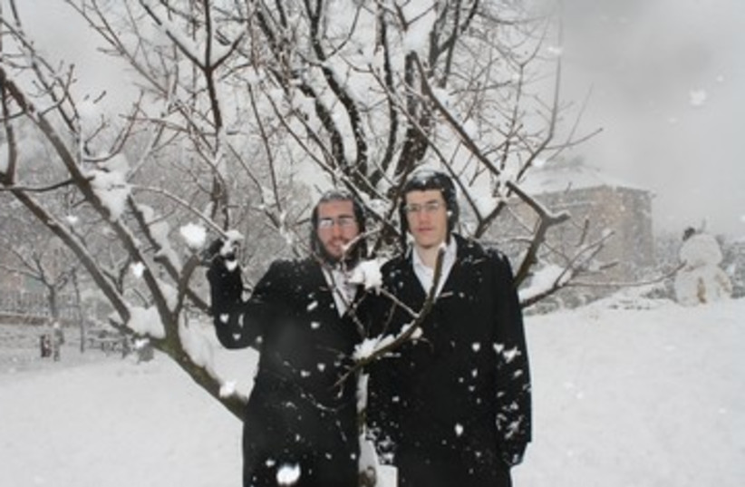Haredim in the snow 390