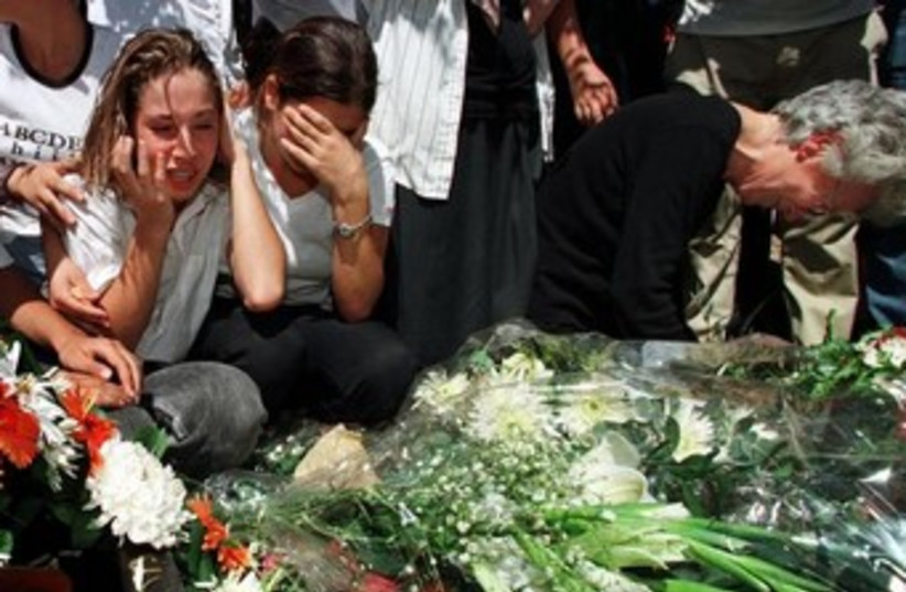 Friends and relatives of Samdar Elhanon mourn her death 370 (photo credit: REUTERS)