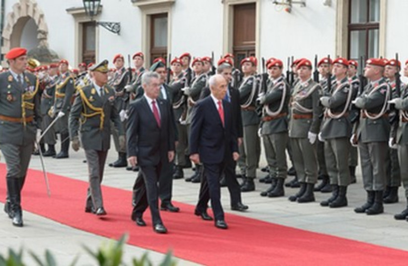 President Shimon Peres on state visit to Austria, March 31 (photo credit: Mark Neiman/GPO)