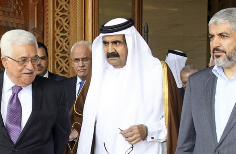 Palestinian President Mahmoud Abbas (L) and Hamas leader Khaled Meshaal (R) walk with Qatar's Emir Sheikh Hamad bin Khalifa al-Thani (photo credit: REUTERS)