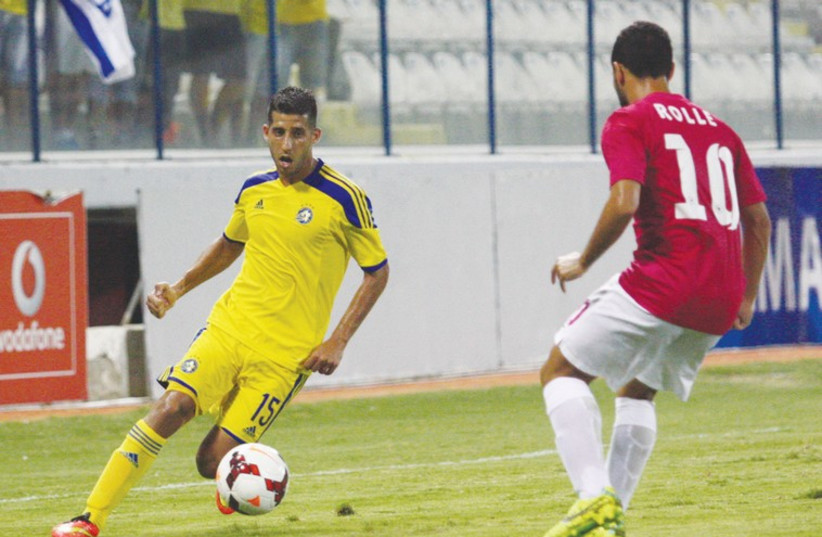  Maccabi Tel Aviv midfielder Dor Micha (left) and his teammates did their best, but Martin Rolle and Asteras held on to advance to the Europa League group stage on away goals. (photo credit: MACCABI TEL AVIV WEBSITE)