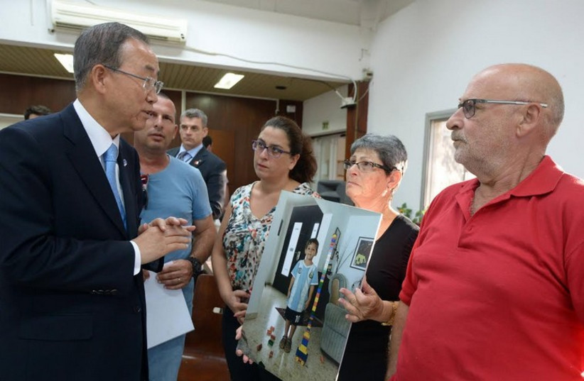 UN Secretary-General Ban Ki-moon meets with residents of Kibbutz Nirim. (photo credit: HAIM ZACH/GPO)