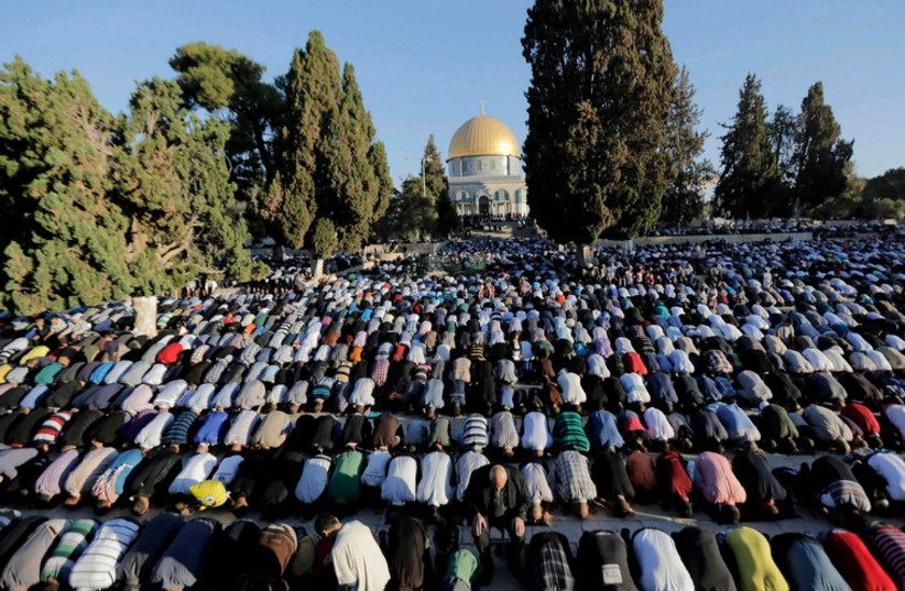 Muslims pray at Temple Mount (photo credit: REUTERS)