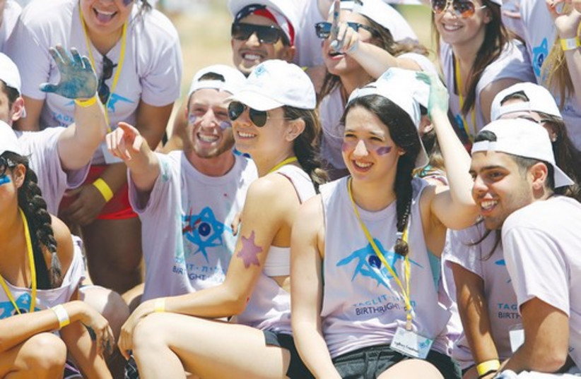 Diaspora youngsters enjoy a Birthright Israel trip to the Jewish state. (photo credit: Courtesy)