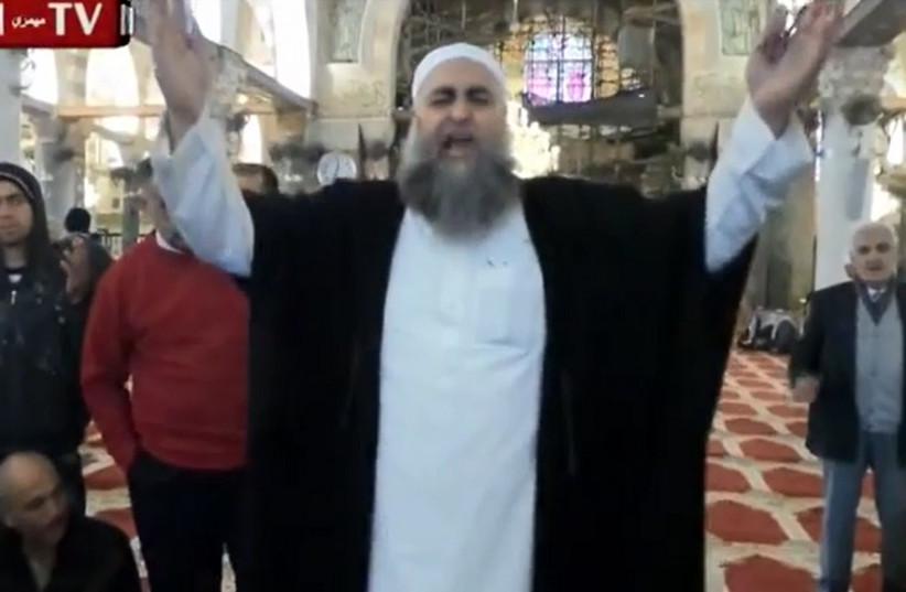 Preacher at Al-Aqsa Mosque to the Jews: "We Shall Slaughter You Without Mercy" (photo credit: screenshot)