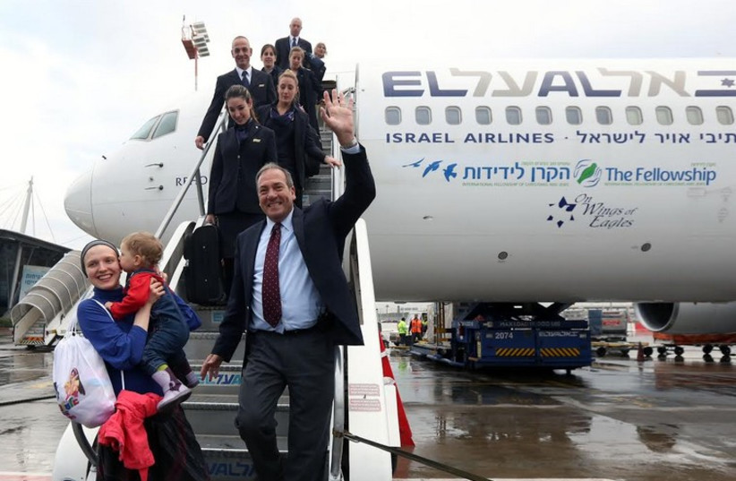Over two hundred new olim arrive on flight of IFCJ aliya initiative (photo credit: MARC ISRAEL SELLEM)