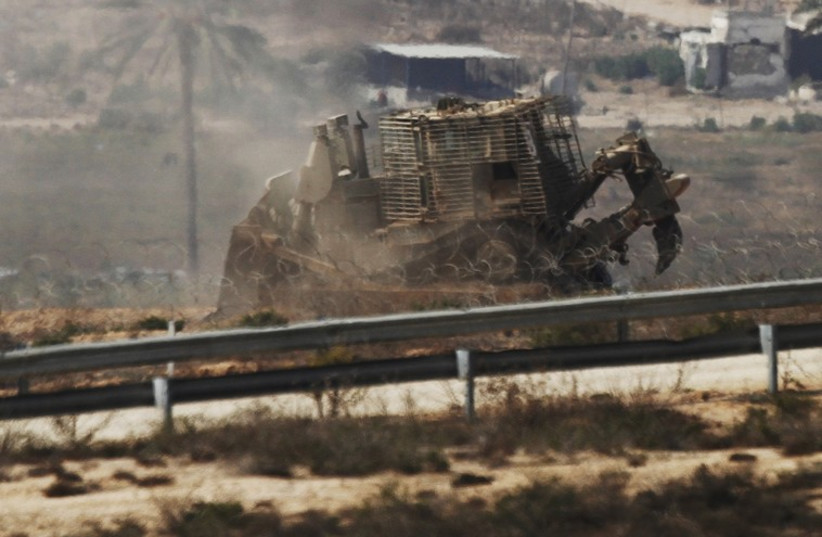 IDF bulldozer (photo credit: REUTERS)