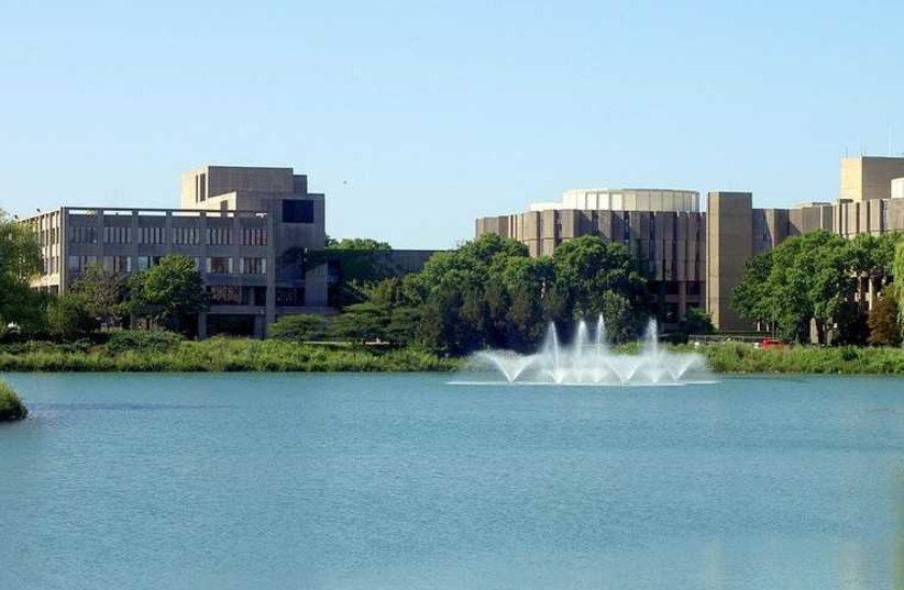 Edificios de la unión de estudiantes y la biblioteca de la Universidad Northwestern (crédito: Wikimedia Commons)