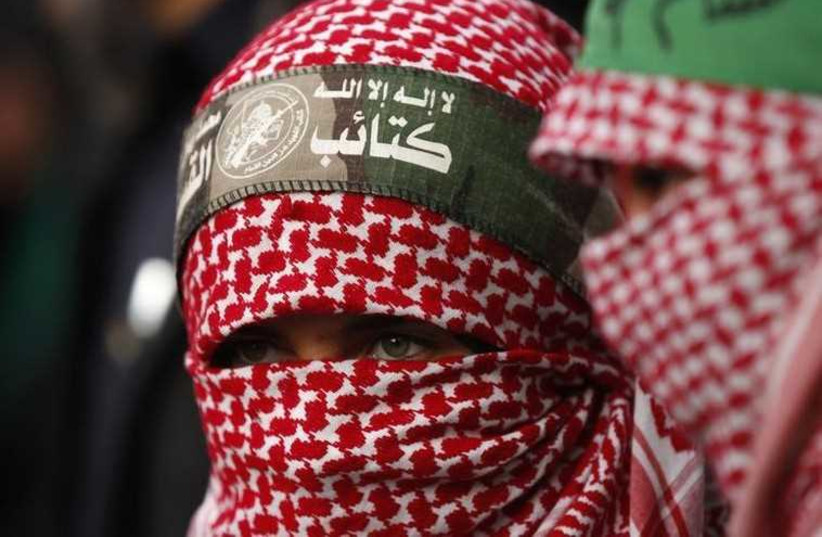 Niña palestina celebra el aniversario número 27 de Hamás(Credito: REUTERS) (photo credit: REUTERS)