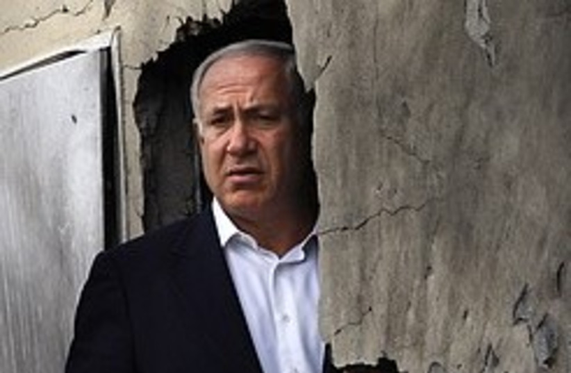 netanyahu checks out kassam damage 248  (photo credit: AP [file])