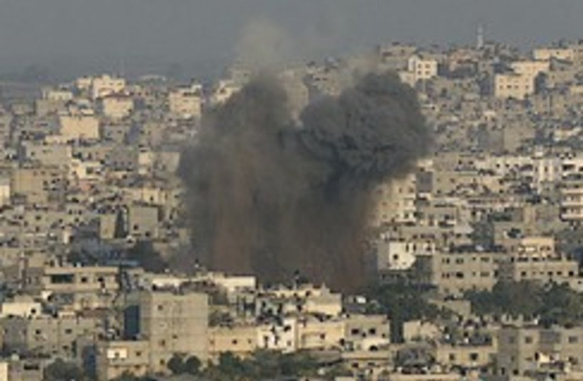 gaza smoke 248.88 (photo credit: AP)