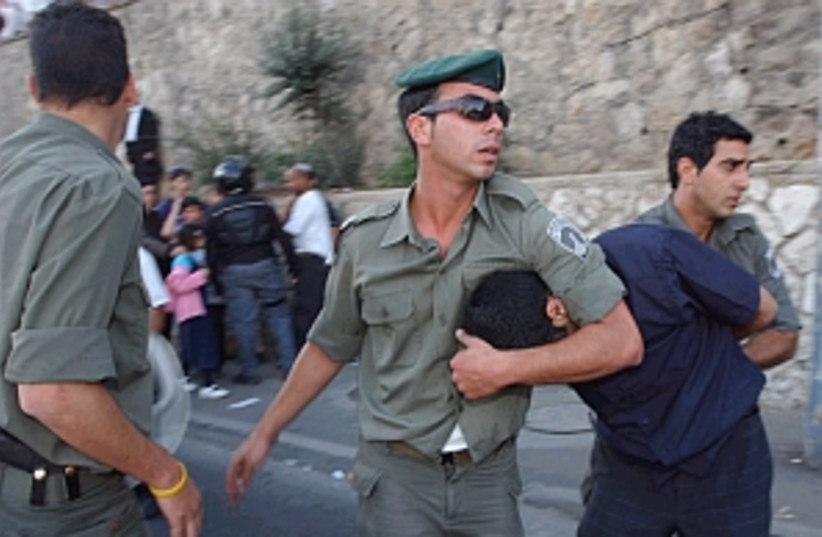 border police arrest 298 (photo credit: Ariel Jerozolimski)
