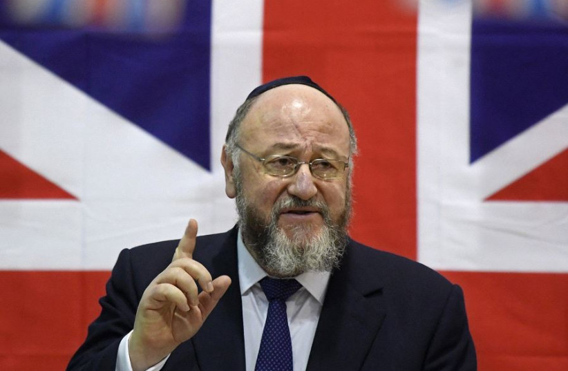 Britain's Chief Rabbi Ephraim Mirvis (credit: TOBY MELVILLE/REUTERS)