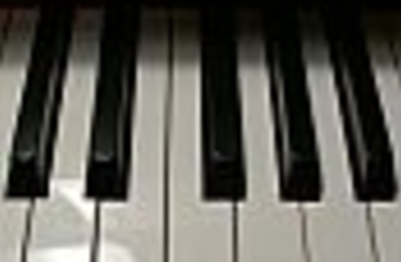 piano keys 88 (photo credit: )