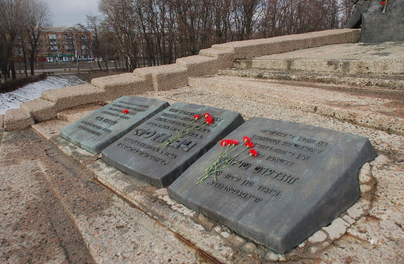 Monument to the Murdered at Babi Yar, Kiev (photo credit: ROLAND GEIDER / WIKIMEDIA COMMONS / PUBLIC DOMAIN)