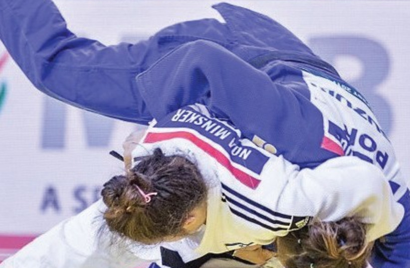 Israel’s Noa Minsker (in white) beat Portugal’s Joana Diogo on her way to a seventh place finish at the World Judo Championships in Budapest, Hungary. (photo credit: RAFAL BURZA/EUROPEAN JUDO UNION)