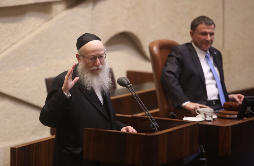 Health Minister Ya'acov Litzman at the Knesset plenum discussing goverment allowances for the disabled, September 18, 2017. (photo credit: MARC ISRAEL SELLEM/THE JERUSALEM POST)