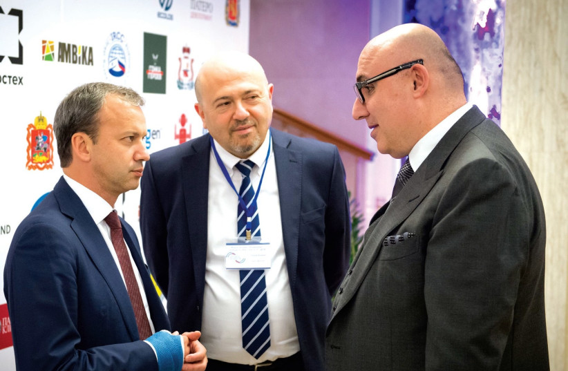 ISRAEL-RUSSIA Business Council chairman Temur Ben-Yehuda (right) speaks with Russian Deputy Prime Minister Arkady Dvorkovich (left) and Israel’s Ambassador to Russia Gary Koren. (photo credit: Courtesy)