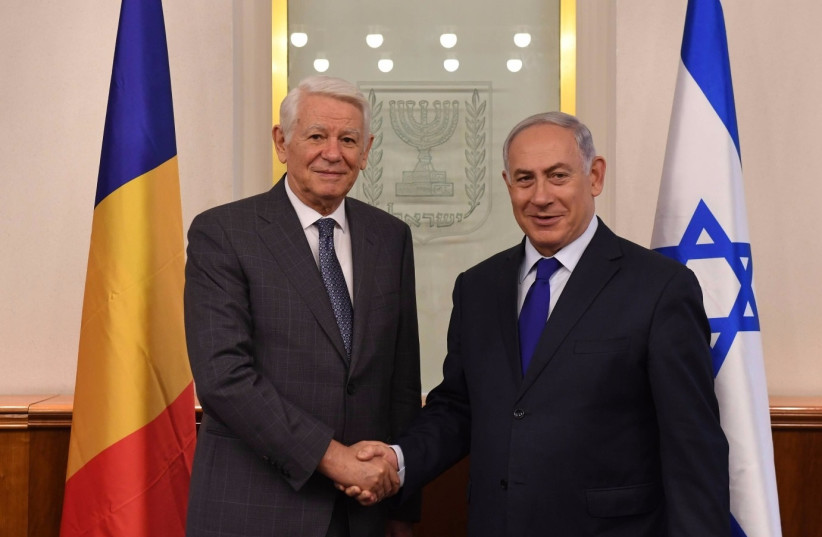 Prime Minister Benjamin Netanyahu meets with Romanian Foreign Minister Teodor Melescanu. (photo credit: CHAIM TZACH/GPO)