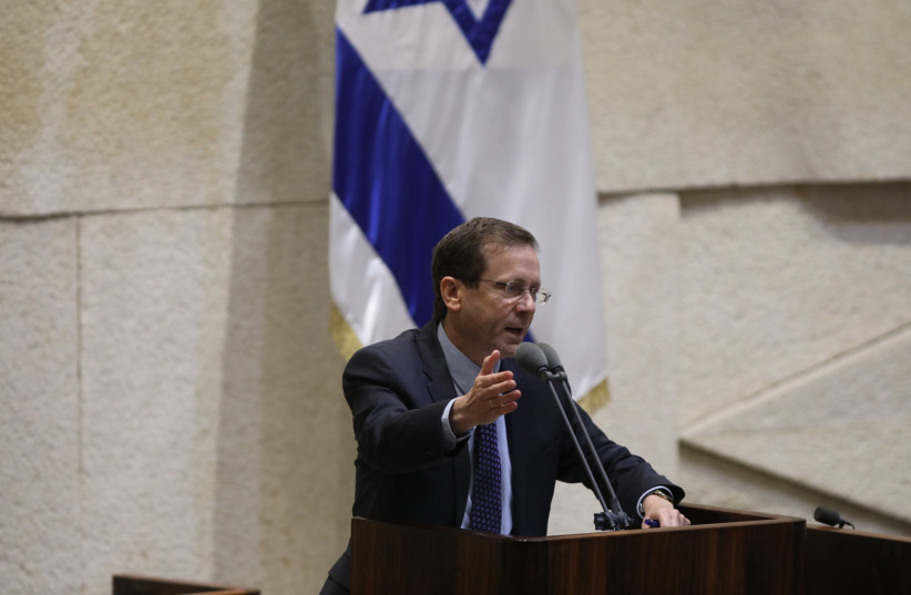 Isaac Herzog speaks at the Knesset (photo credit: ISAAC HARARI)