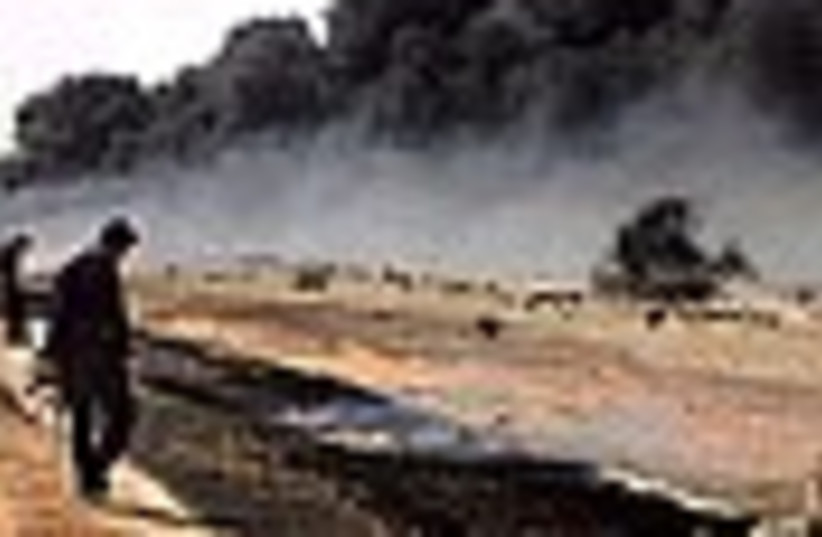 oil pipeline fire 88 (photo credit: )