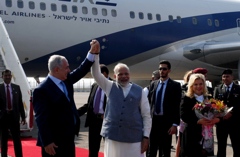 Prime Minister Benjamin Netanyahu is greeted warmly by Indian Prime Minister Narendra Modi upon arrival in India, January 14, 2018  (photo credit: AVI OHAYON - GPO)
