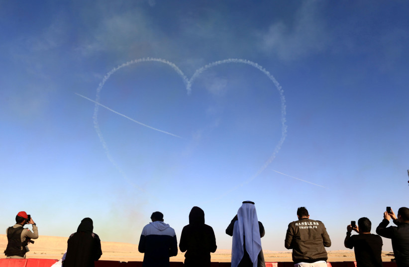 People watch as aircrafts perform during an airshow at Saudi Aviation Forum at Thumamah airport, in Riyadh, Saudi Arabia, January 11, 2018.  (photo credit: FAISAL AL NASSER/ REUTERS)