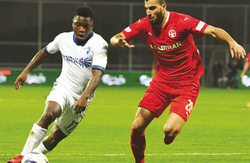 Ironi Kiryat Shmona's Dutch striker Nigel Hasselbaink (left) terrorized Loai Taha (right) and Hapoel Beersheba once again last night, netting the only goal of the match to secure his team’s upset triumph in the quarterfinals of the State Cup (photo credit: ANCHO GOSH)