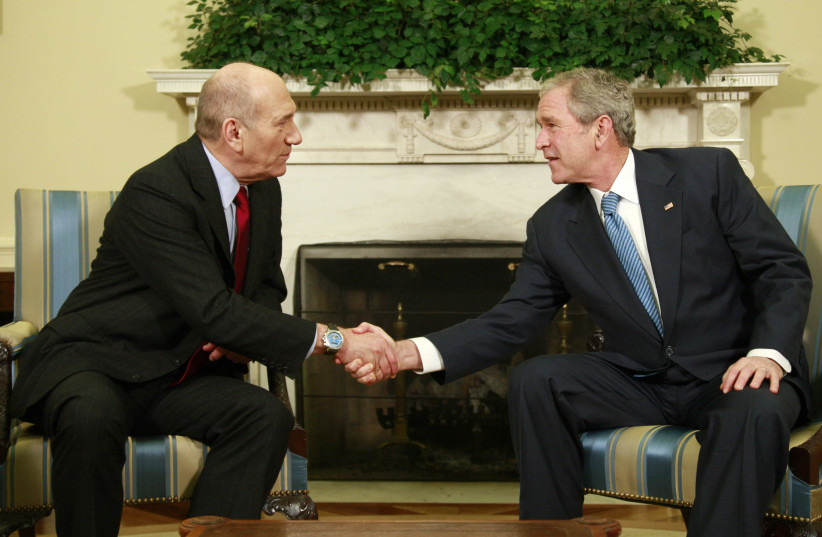 Former president George W. Bush and former prime minister Ehud Olmert meet at the White House, 2008 (photo credit: JASON REED/REUTERS)