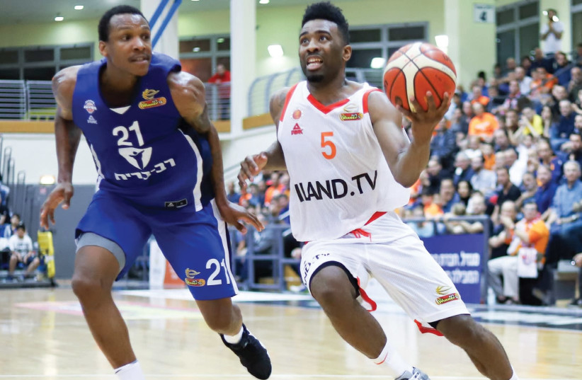 Maccabi Rishon Lezion guard Keith Langford (right) scored 20 points in his debut for the team last night, a 97-91 win over Bnei Herzliya in BSL action (photo credit: DANNY MARON)