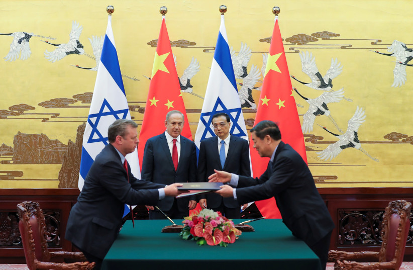 Chinese Premier Li Keqiang with Israel Prime Minister Benjamin Netanyahu attend a signing ceremony at the Great Hall of the People in Beijing, China March 20, 2017. (credit: REUTERS/LINTAO ZHANG/POOL)