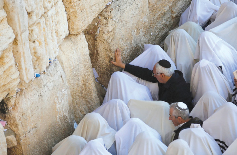 WORSHIPERS gather at the Western Wall for the blessing of the kohanim. (photo credit: REUTERS)